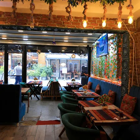 Hotel&guesthouse Hostel *